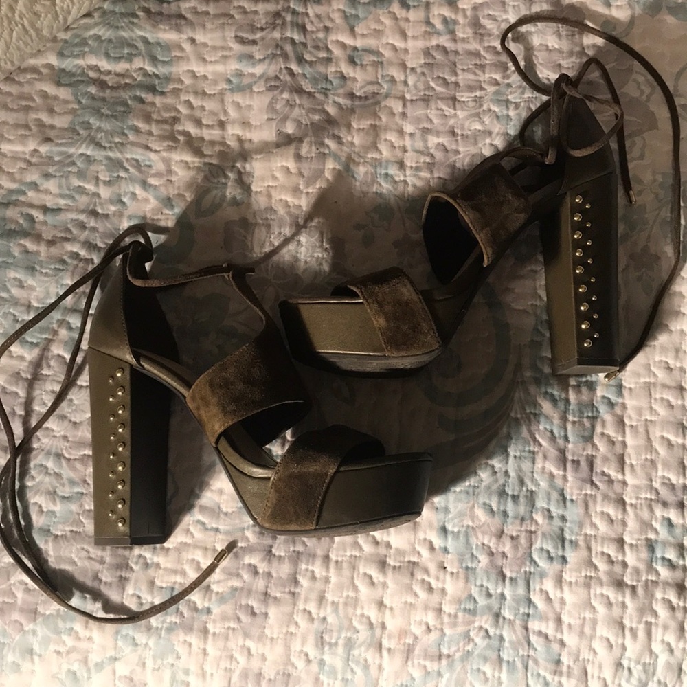 Gianni Bini Suede platforms